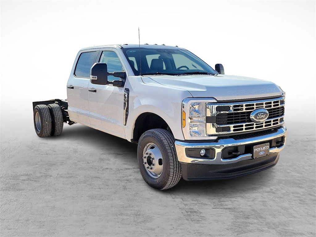 2026 Ford F-350 Super Duty Chassis Cab XL's photo