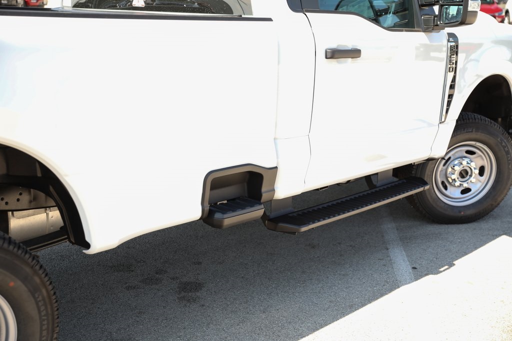2025 Ford F-250 XL photo 9