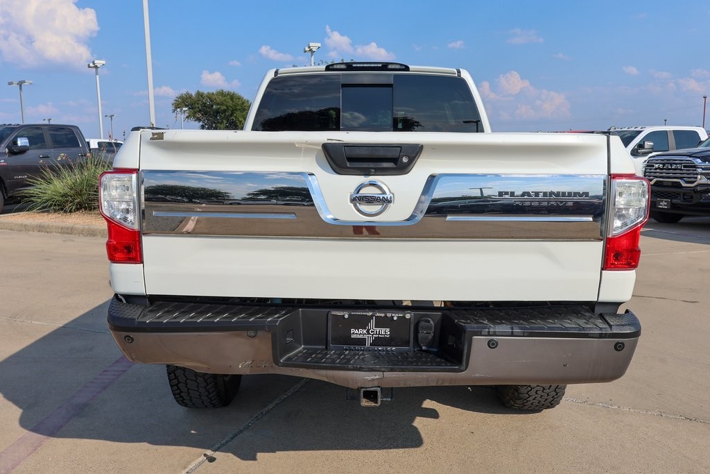 2016 Nissan Titan Platinum Reserve photo 3