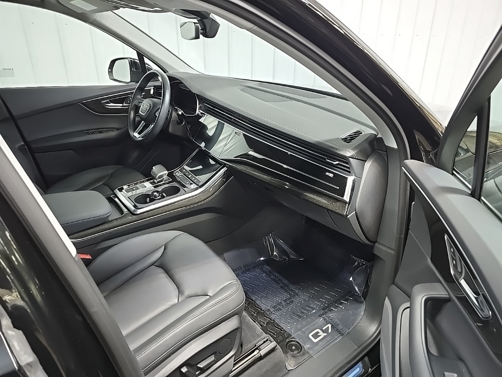 2023 Audi Q7 55 Premium photo 15
