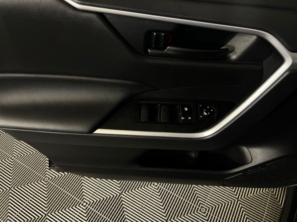 2024 Toyota RAV4 LE photo 9