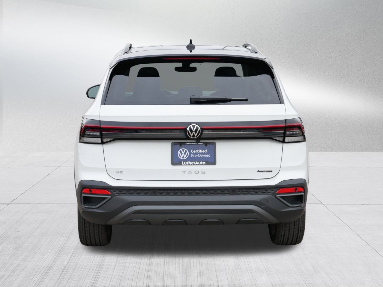 2025 Volkswagen Taos SE photo 4