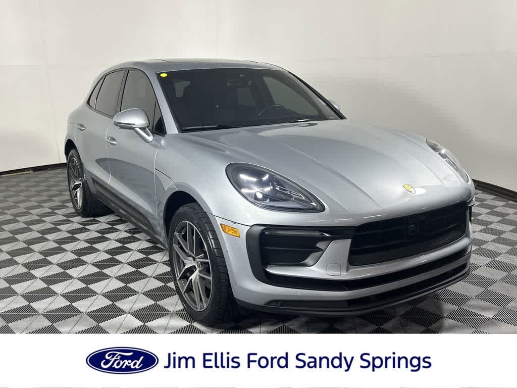 2023 Porsche Macan T's photo