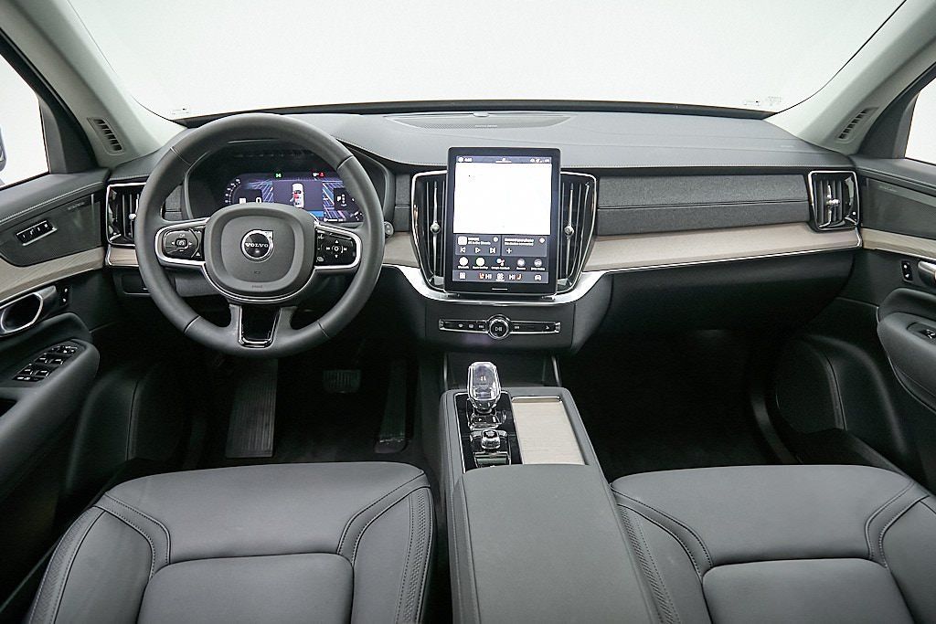2026 VOLVO XC90 - Image 24