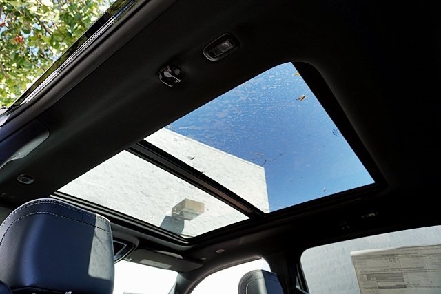 New 2026 Diamond Black Crystal Pearl-Coat Exterior Paint RAM Laramie image 21