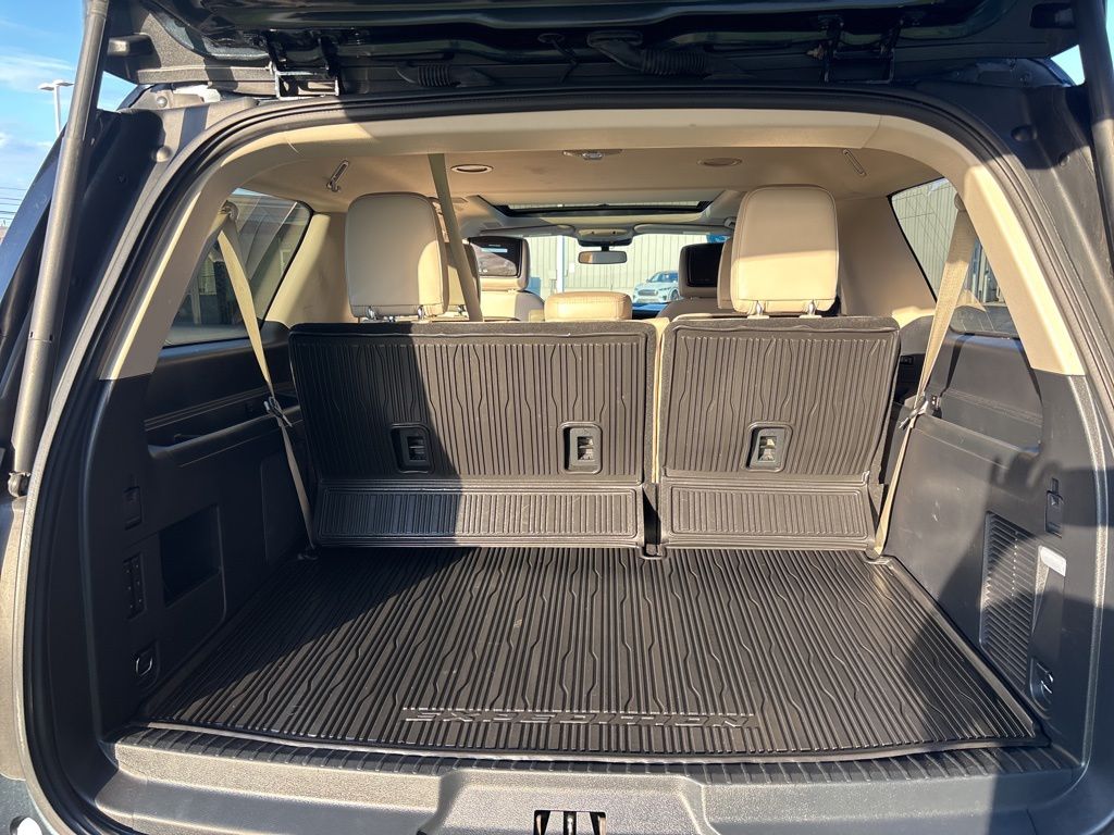 2022 Ford Expedition MAX Platinum photo 28