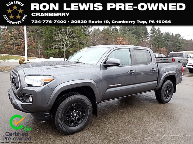 2022 Toyota Tacoma SR5's photo