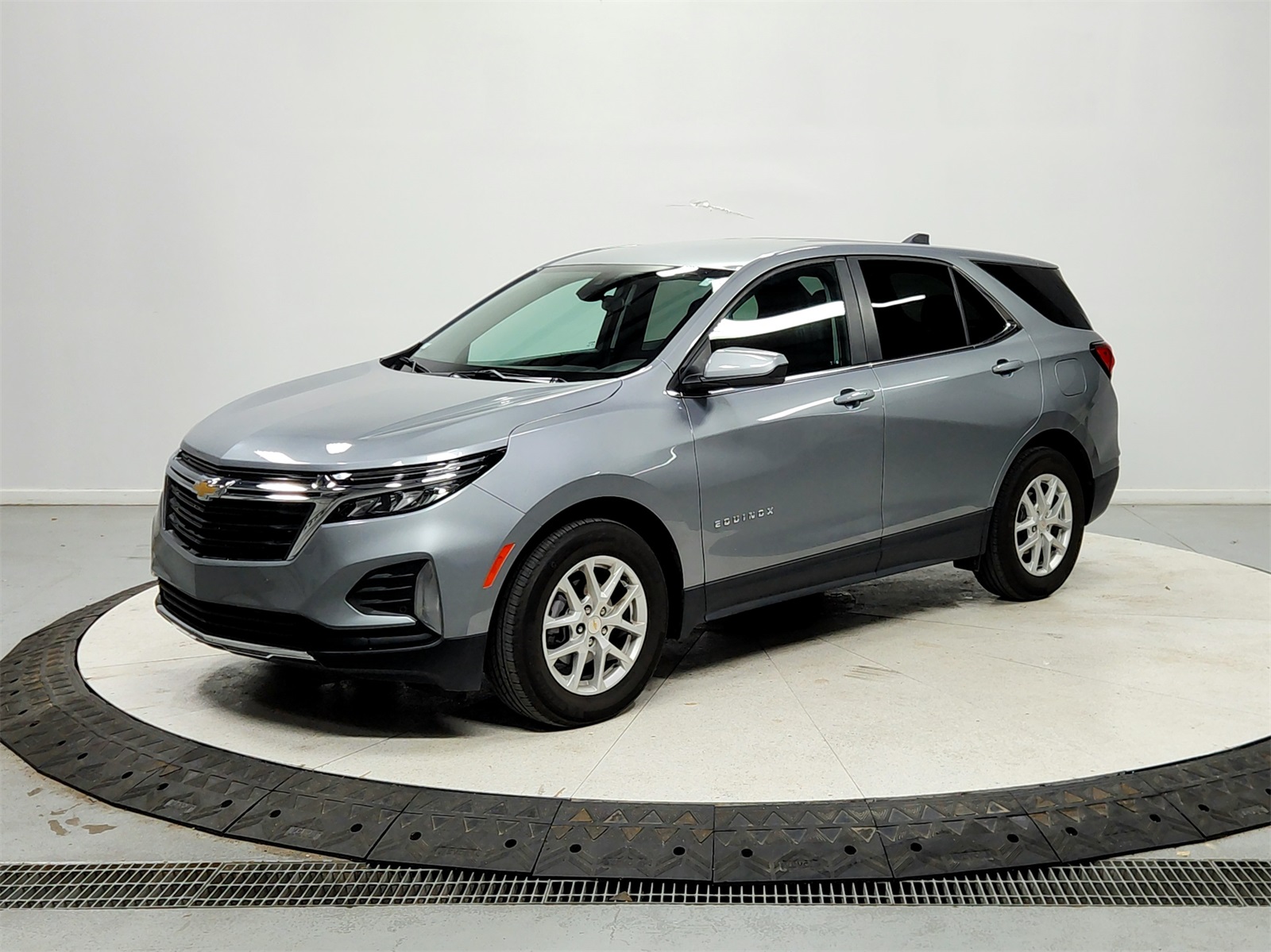 2024 Chevrolet Equinox LT photo 3