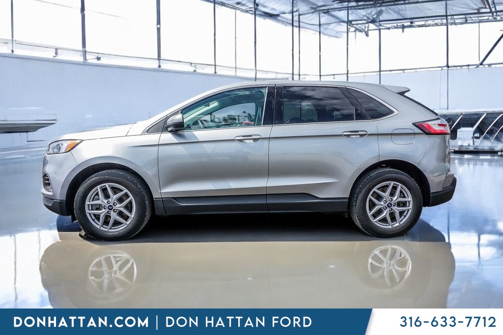 2022 Ford Edge SEL photo 2