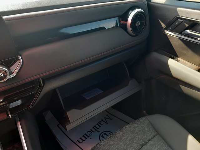2024 Chevrolet Colorado Z71 photo 32