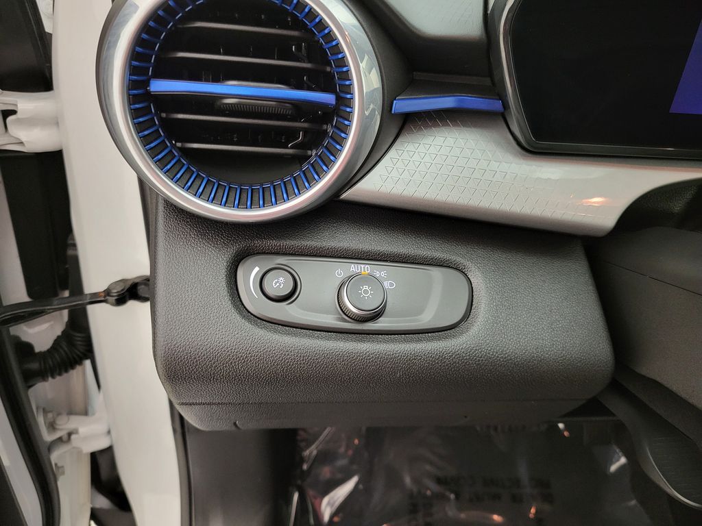 2024 Chevrolet Trax LT photo 18