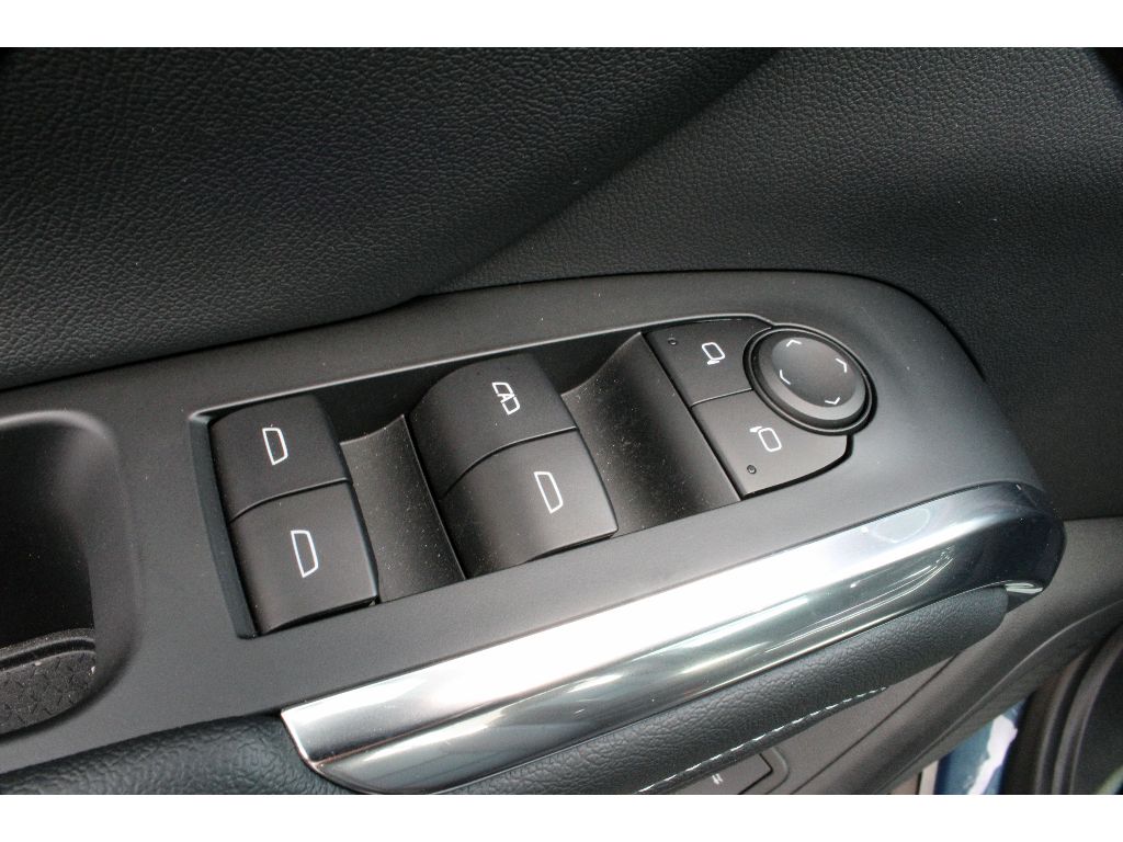 2025 Chevrolet Traverse photo 2