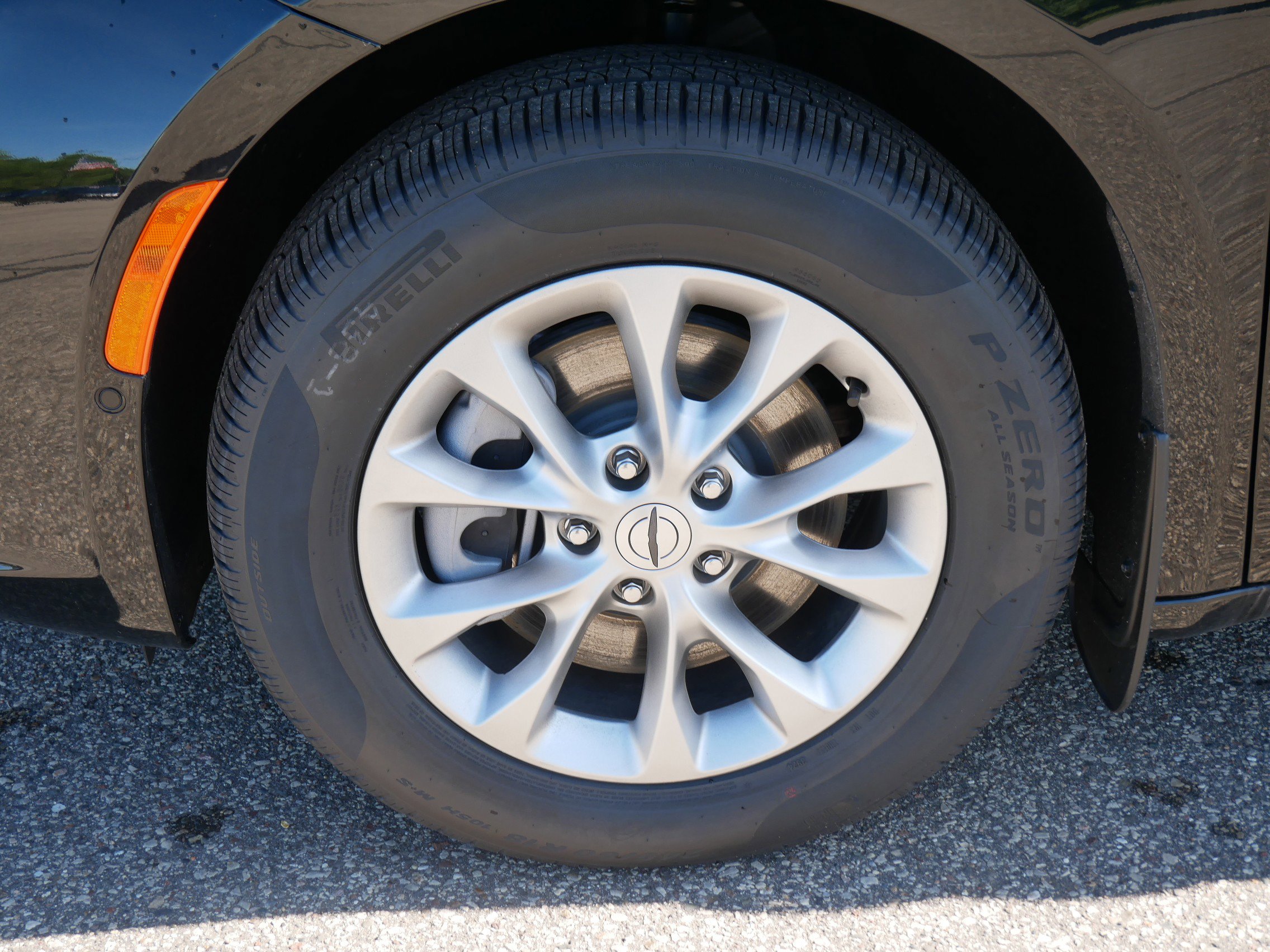 2025 Chrysler Pacifica photo 5