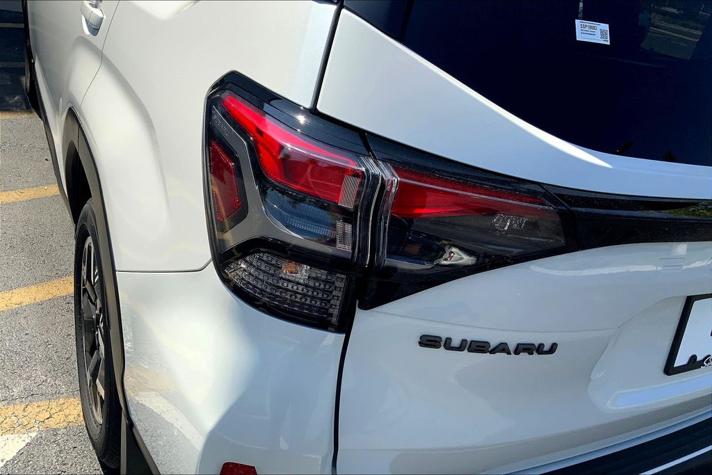 2025 Subaru Forester Premium Base photo 30