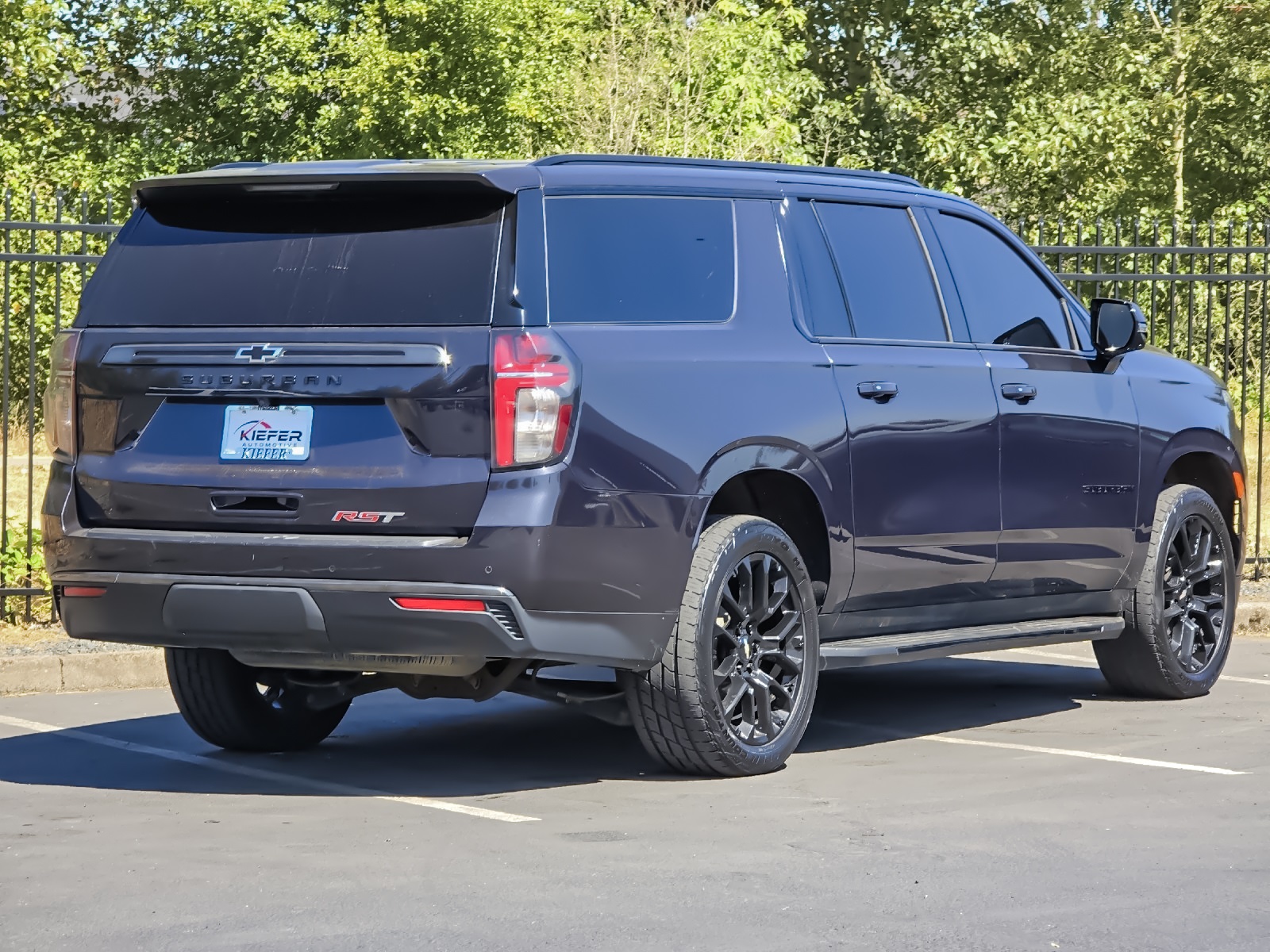 2022 Chevrolet Suburban RST photo 3