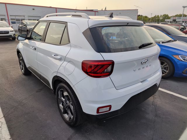 2022 Hyundai Venue SEL Limited photo 3