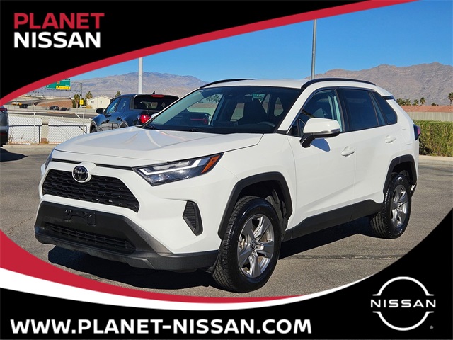 2024 Toyota RAV4 XLE's photo