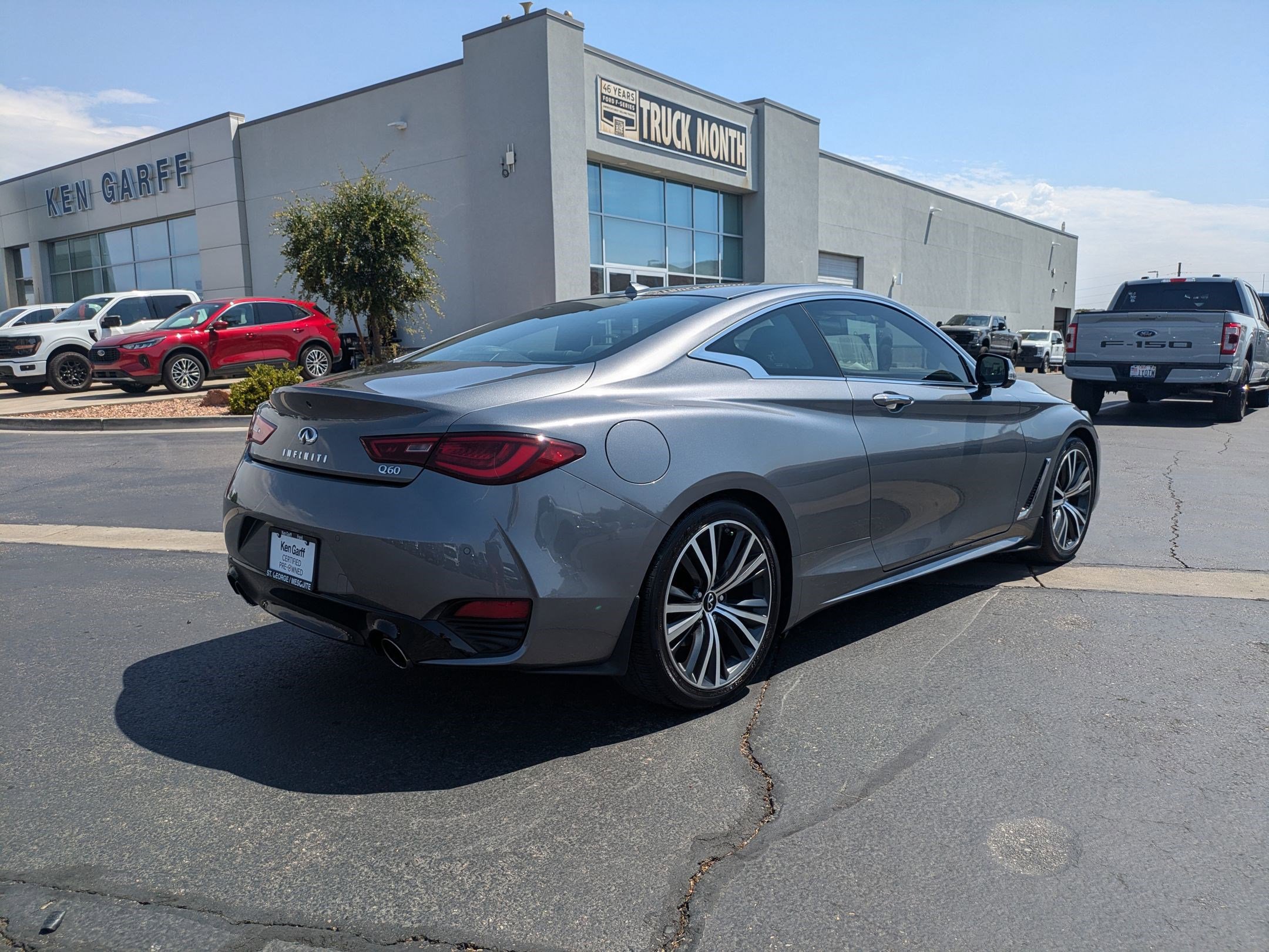 2022 Infiniti Q60 Luxe photo 3