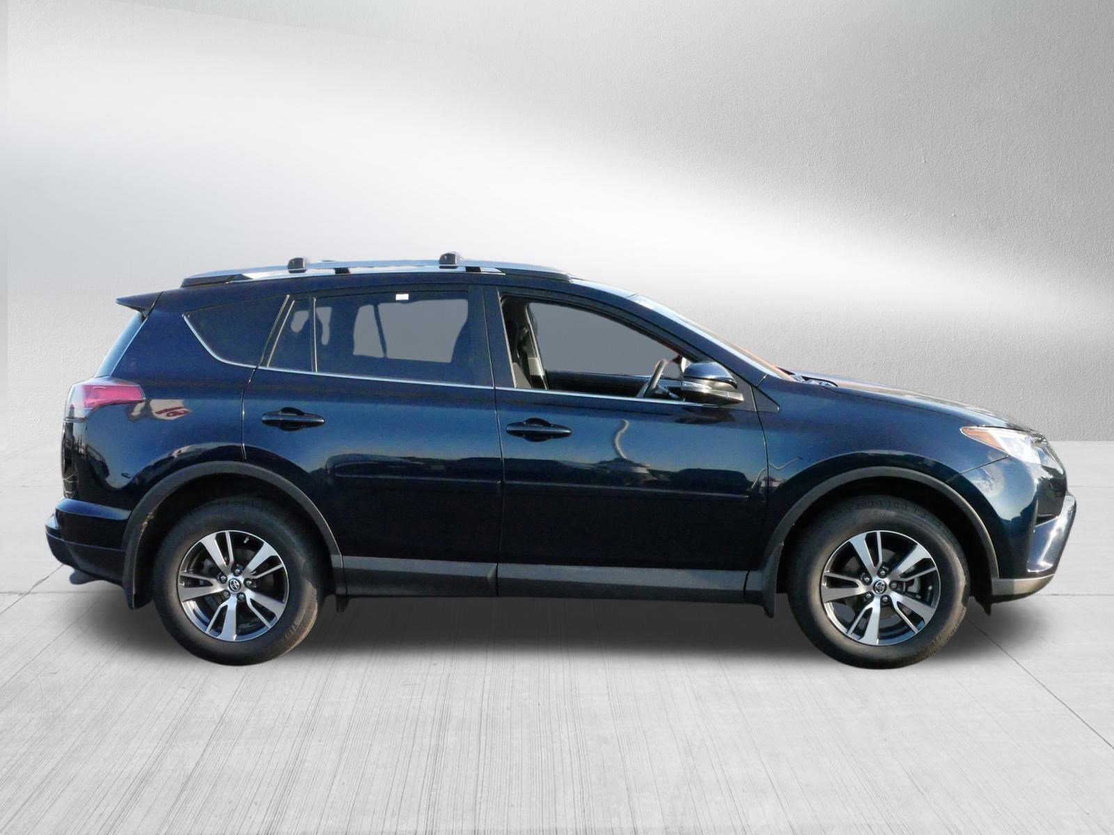 2017 Toyota RAV4 XLE photo 8