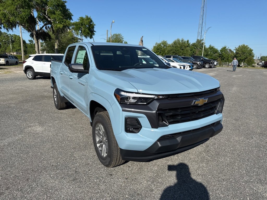 2025 Chevrolet Colorado Work Truck LT photo 2