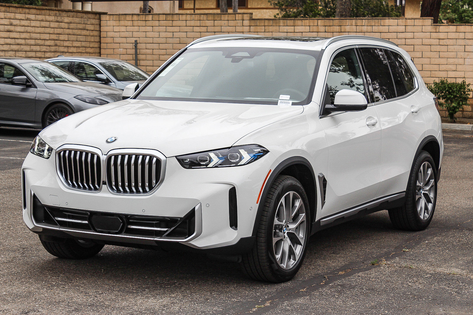 New 2026 Alpine White BMW sDrive40i image 3