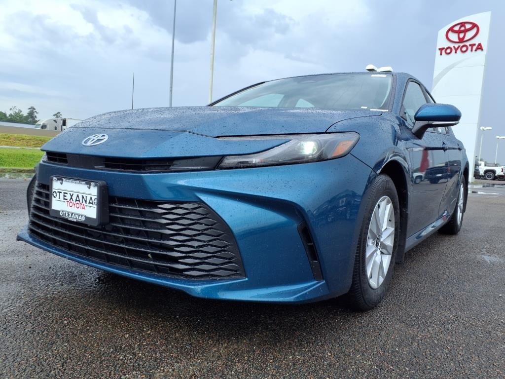 2025 Toyota Camry LE photo 11