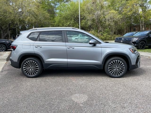 2025 Volkswagen Taos SE photo 2
