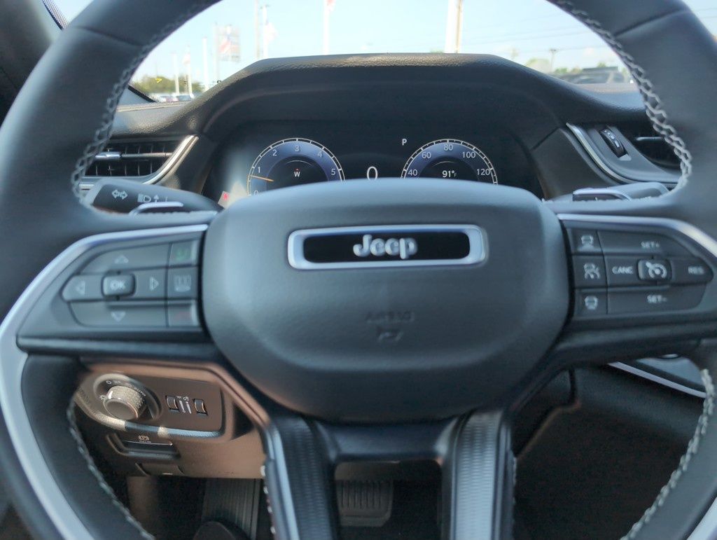 2025 Jeep Grand Cherokee Laredo X photo 18