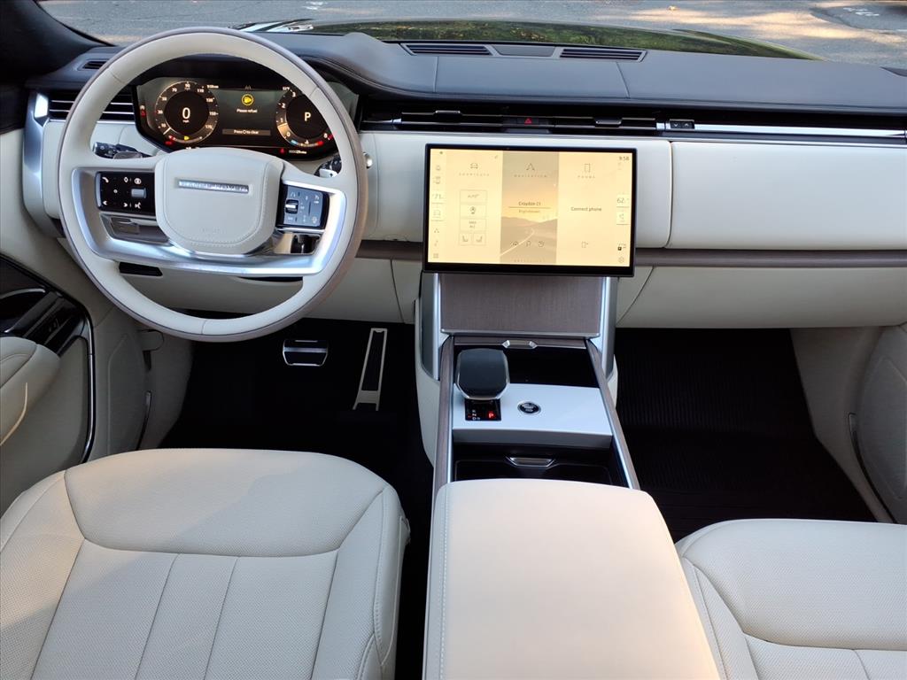 2025 Land Rover Range Rover SE photo 4