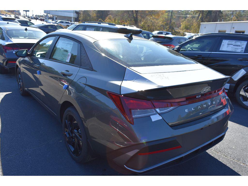 2026 Hyundai Elantra SEL Sport photo 4