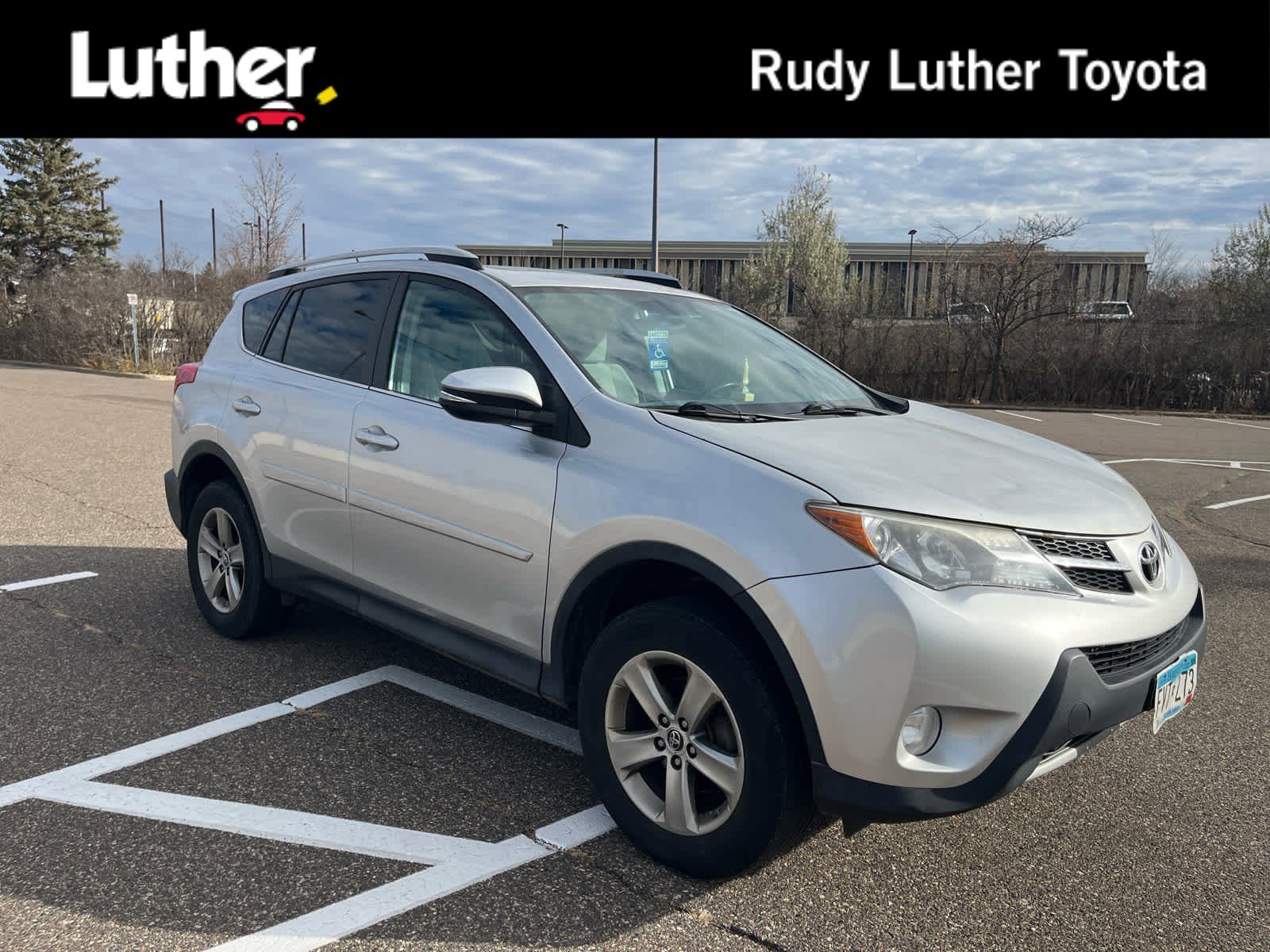2015 Toyota RAV4 XLE's photo