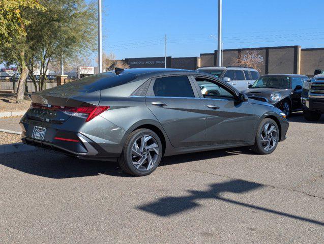 2025 Hyundai Elantra Hybrid Limited photo 5
