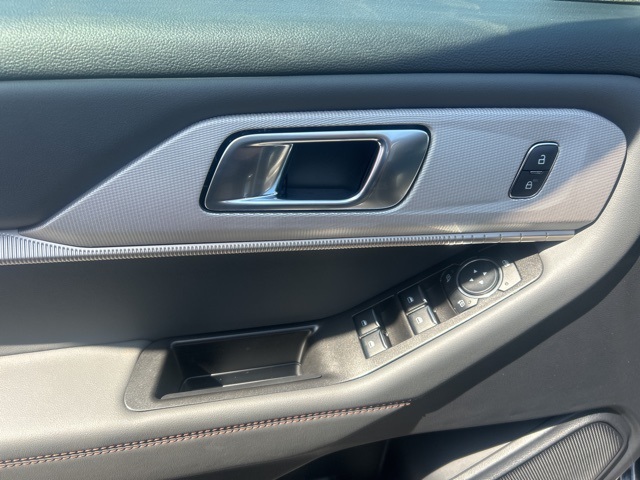 2025 Ford Explorer photo 13