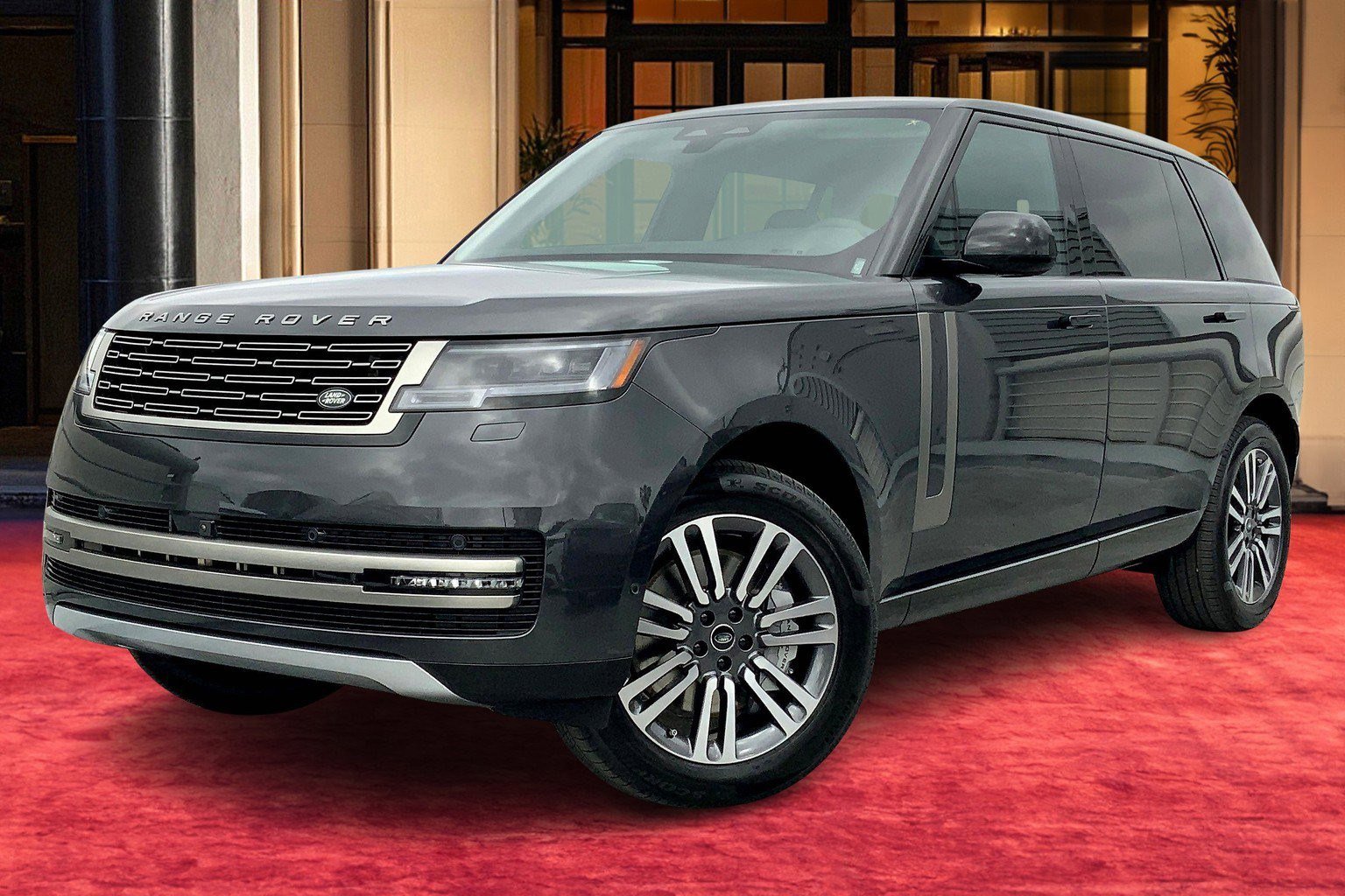 2025 Land Rover Range Rover SE's photo