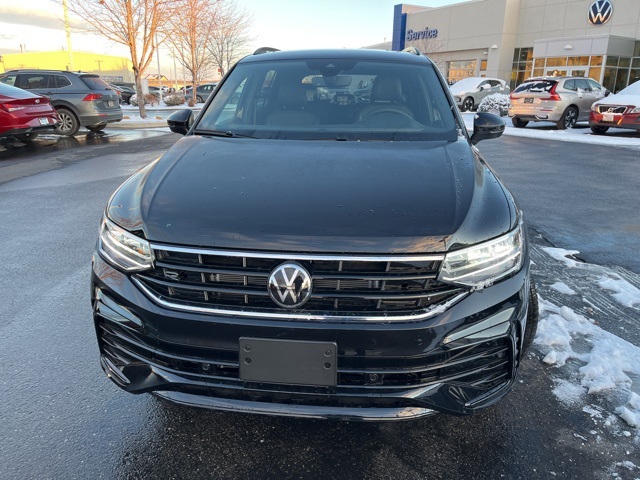 2024 Volkswagen Tiguan SE R-Line Black photo 2