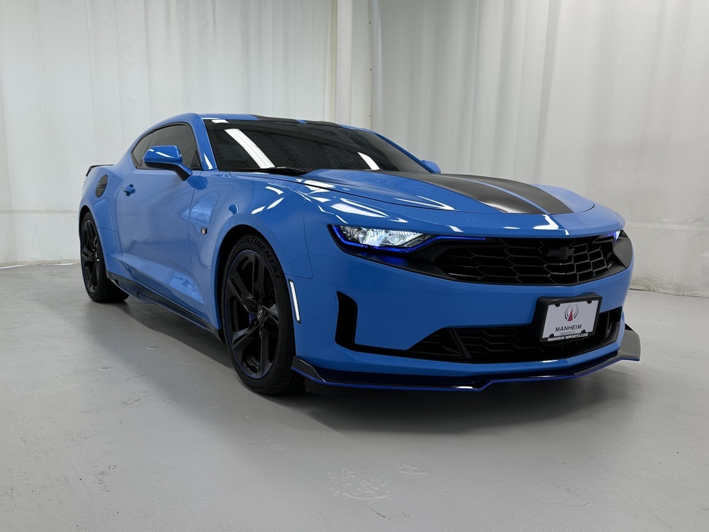 2022 Chevrolet Camaro 1LT RS photo 2