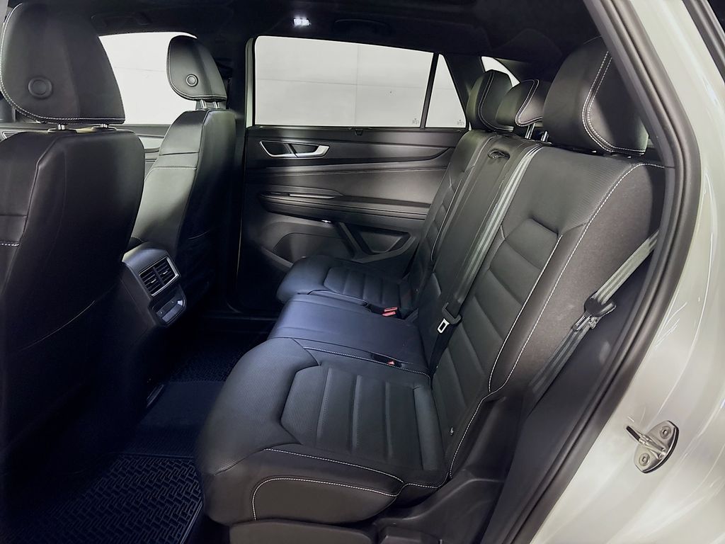 2025 Volkswagen Atlas Cross Sport SEL R-Line photo 21