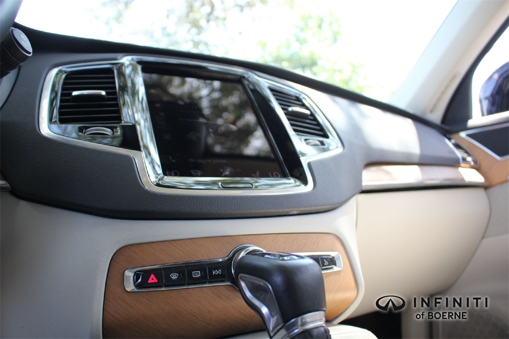 2022 Volvo XC90 Momentum photo 12