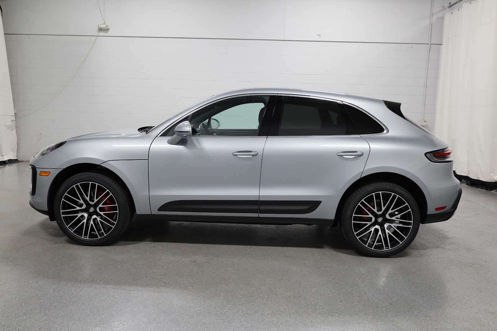 2026 Porsche Macan S photo 2