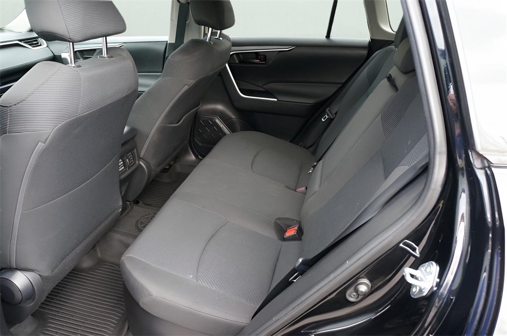 2021 Toyota RAV4 Hybrid LE photo 9
