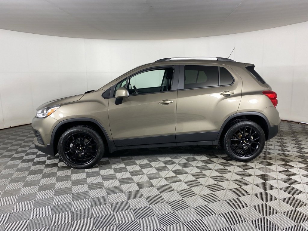 2022 Chevrolet Trax LT photo 2
