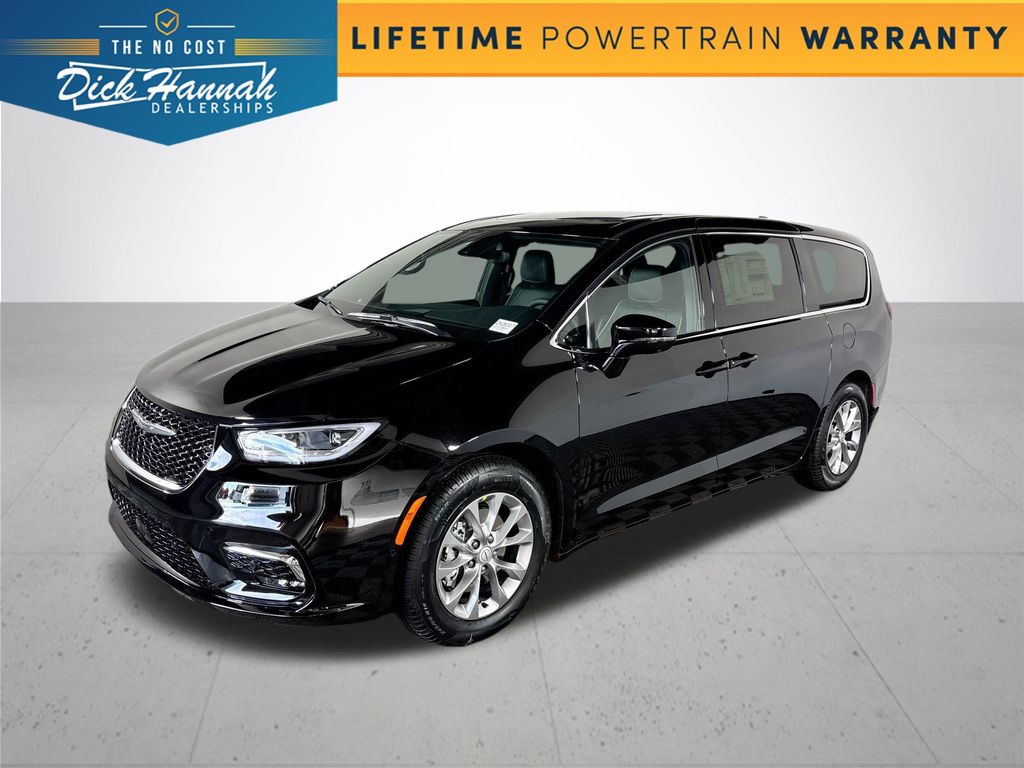 2026 Chrysler Pacifica Limited's photo