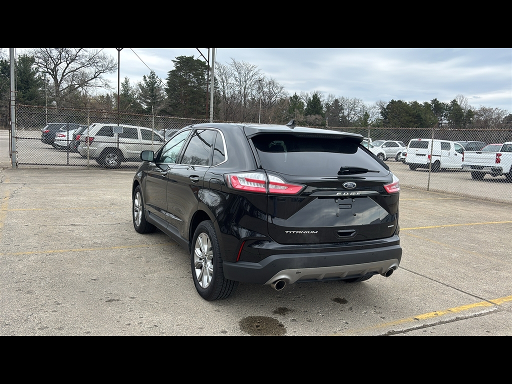 2022 Ford Edge Titanium photo 3