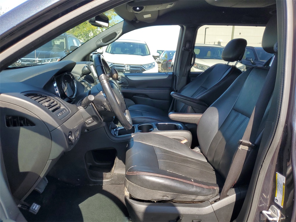 2013 Dodge Grand Caravan R/T photo 9