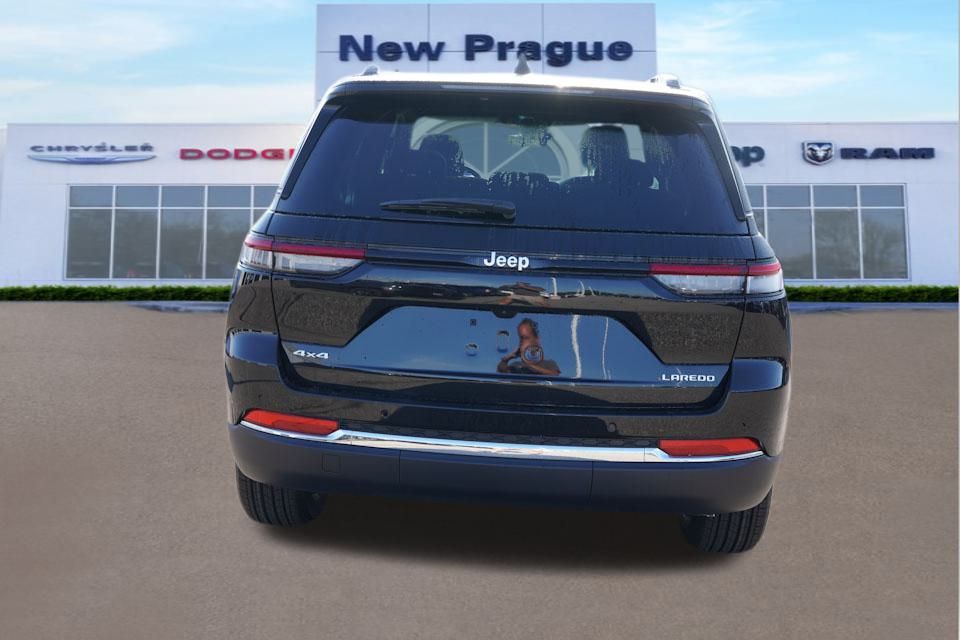 2025 Jeep Grand Cherokee Laredo X photo 2