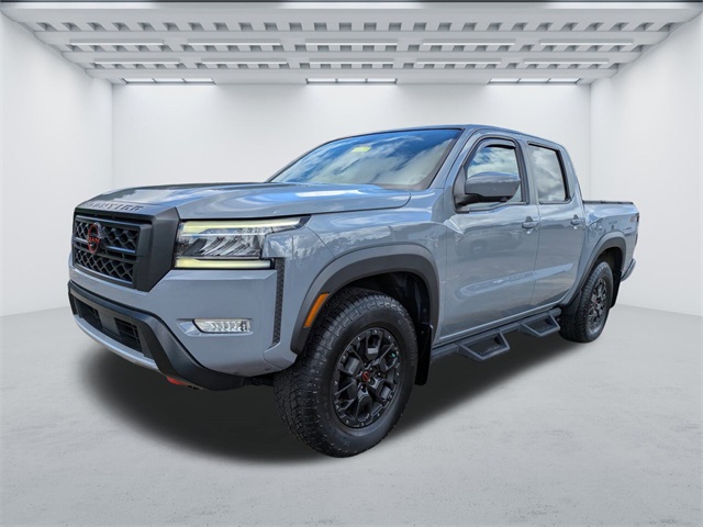 2022 Nissan Frontier PRO-4X photo 2