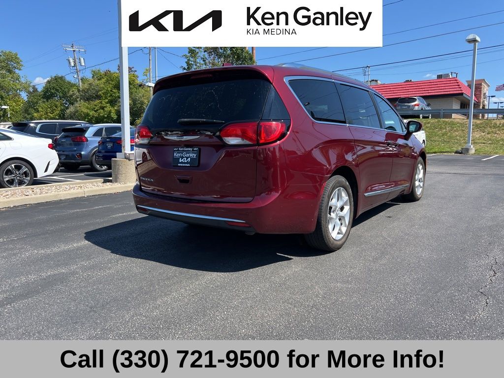 2018 Chrysler Pacifica Touring Plus photo 9