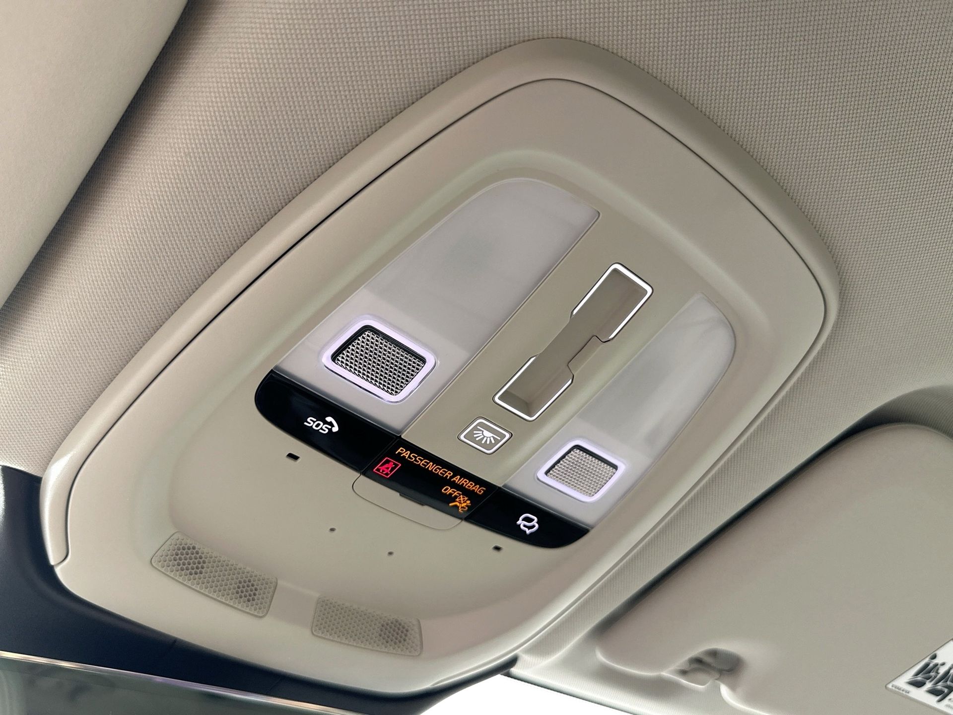 2026 Volvo XC60 B5 photo 18