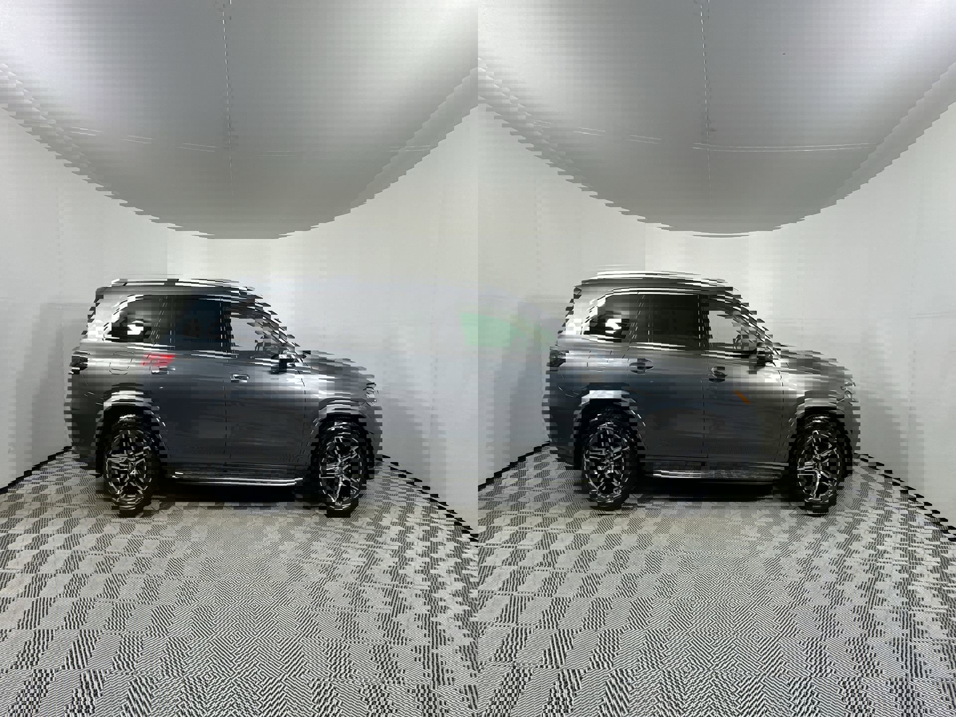 2023 Mercedes Benz GLS 450 4MATIC photo 4