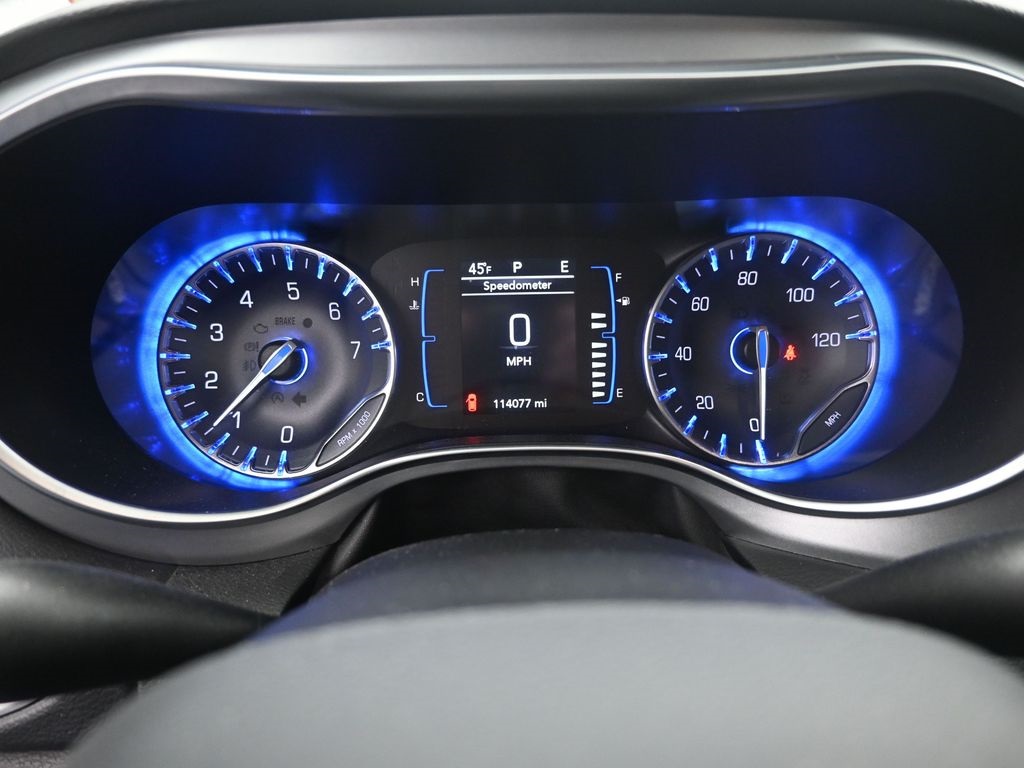 2019 Chrysler Pacifica Touring L photo 3